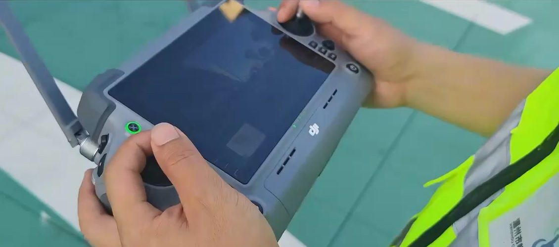 畅和低空持证飞手操作行业级无人机作业